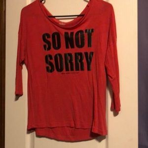 Word print medium sleeve top